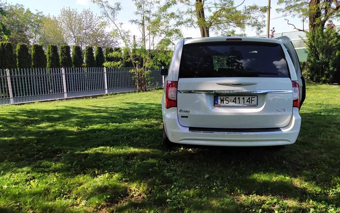 Chrysler Town &amp; Country cena 61850 przebieg: 230000, rok produkcji 2016 z Siedlce małe 56